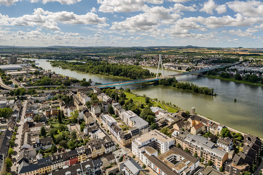 Deichstadt mit vielfältigen Stadtteilen, großem kulturellen Angebot und grünen Oasen