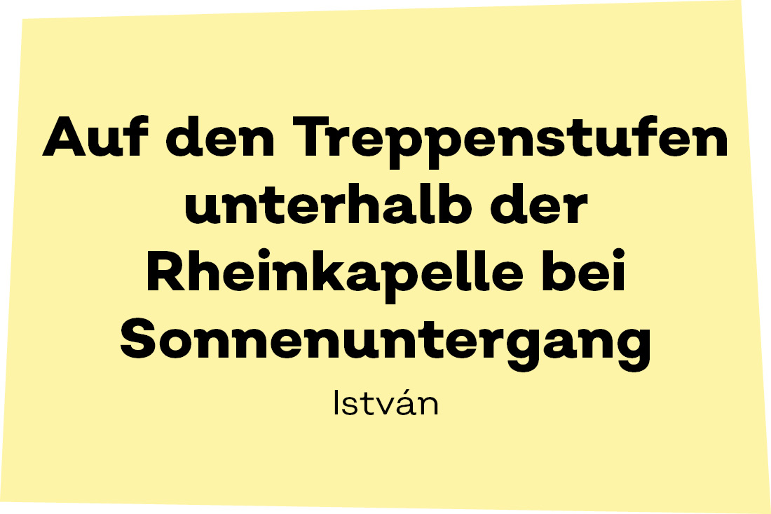 Auf den Treppenstufen unterhalb der Rheinkapelle bei Sonnenuntergang. - Istvan